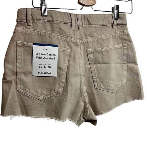 Pull&Bear High Waisted short size 6 cut off denim studded mom shorts - Picture 2 of 5